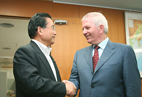 マクリーヴィ欧州委員と会談(6月13日)